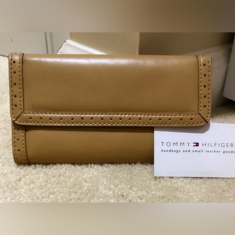 🆕🔥TOMMY HILFIGER(GENUINE LEATHER) CAMEL COLOR WALLET/SUPER SUPER CUTE&SOFT!!!